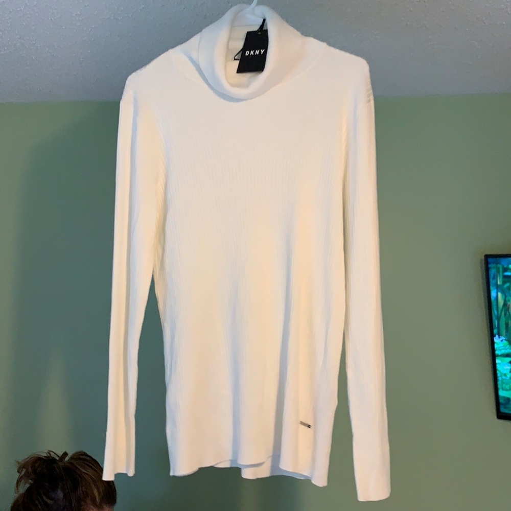 DKNY light turtle neck